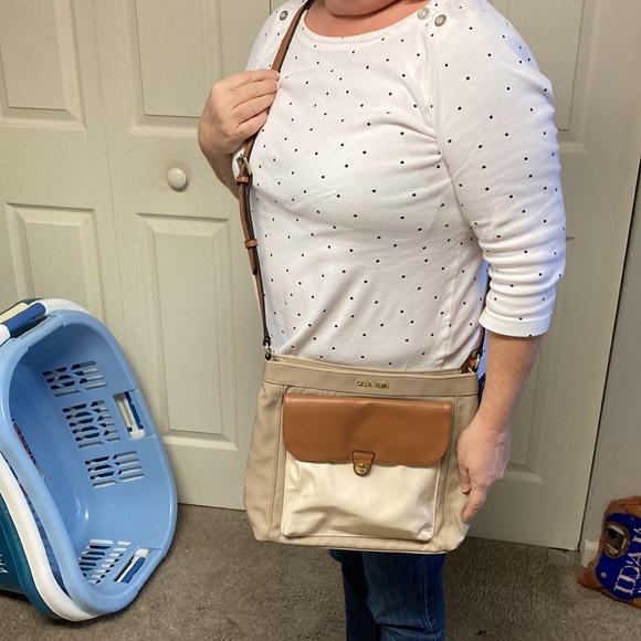 Calvin Klein Crossbody Bag - Picture 3 of 7